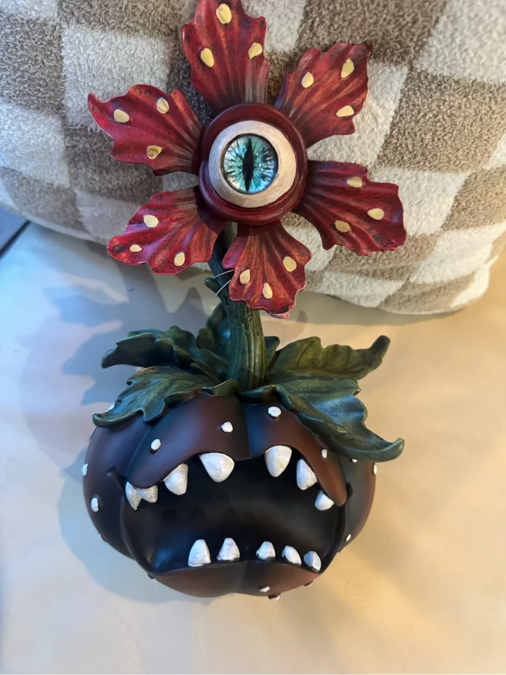 HALLOWS EVE SPOOKY HALLOWEEN EYEBALL MONSTER FLOWR FIGURINE “LIL SHOP OF HORRORS